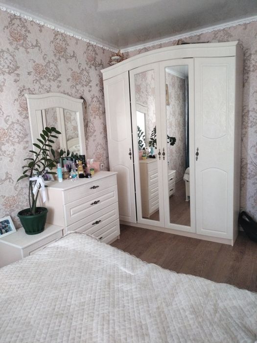 Продаю спальный гарнитур