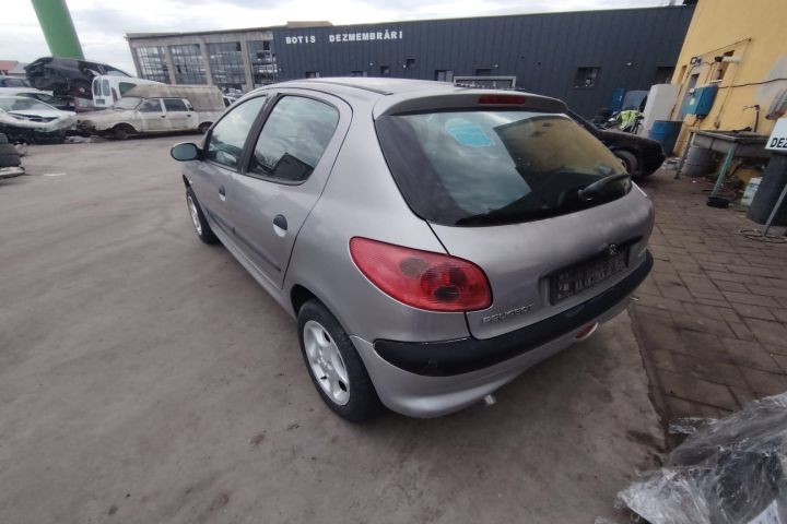 Punte spate Peugeot 206 2001 1.4 MT (75 hp)