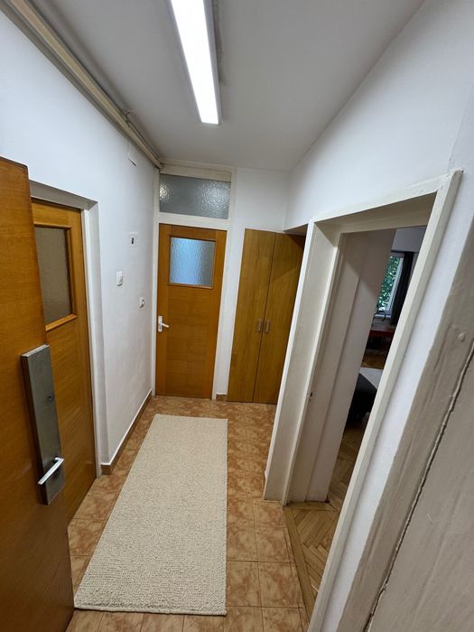 Închiriez garsoniera
