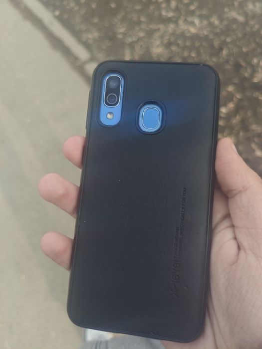 Samsung a40 продам или обменяю