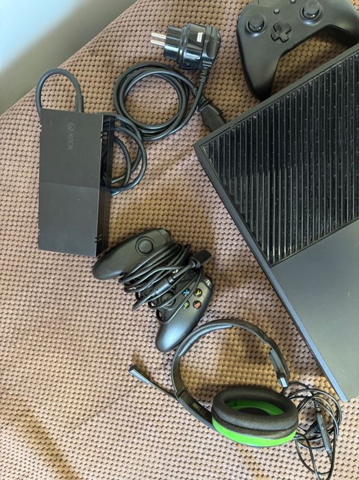 Xbox one 500gb комплект