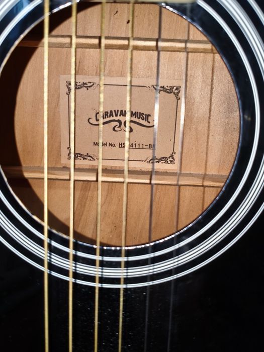 Gitara sotiladi acustic