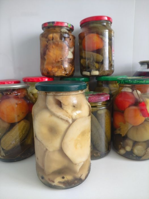 Продам домашнее соленья,огурцы, помидоры,грибы