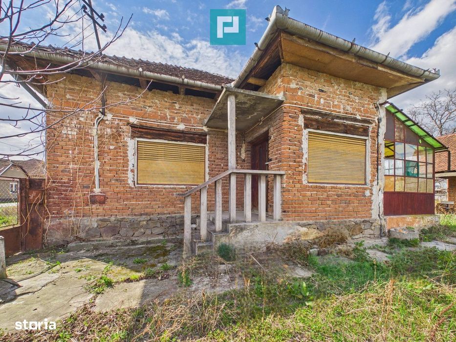 Casă cu teren de 1800 mp, în Buteni, Arad