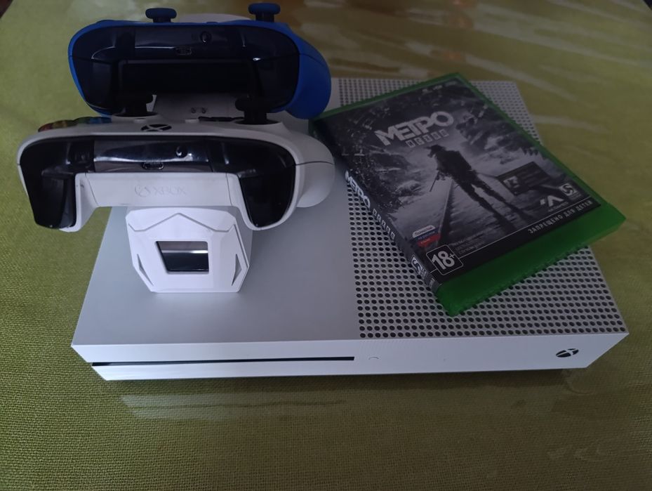 Продам Xbox One S, 1терабайт
