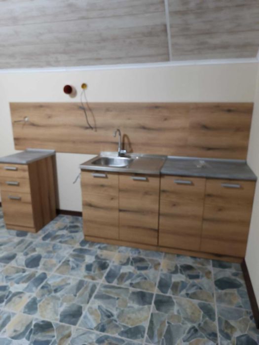 Къща с басейн в самостоятелен двор 405 м2