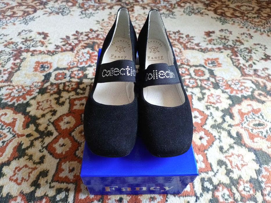 Продам женские туфли