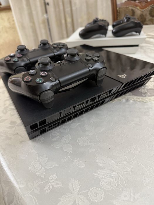 Playstation 4 holati yangi 2ta srochna sotiladi