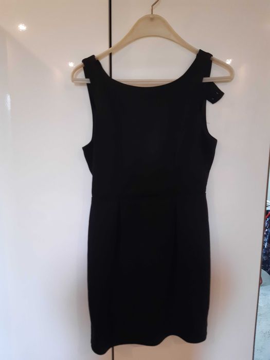 Продавам дамски рокли