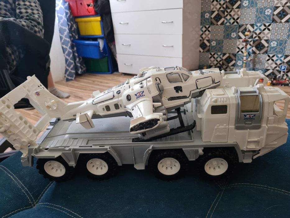 Игрушка камаз с самолетом