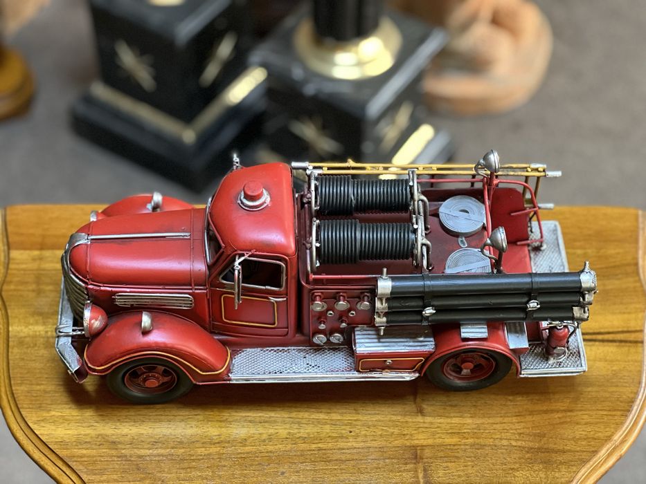 Machetă decorativă din metal - Mașină de Pompieri