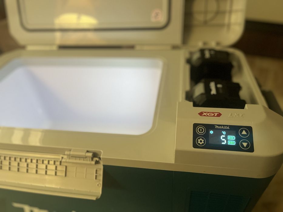 Makita 50l cu acumulatori