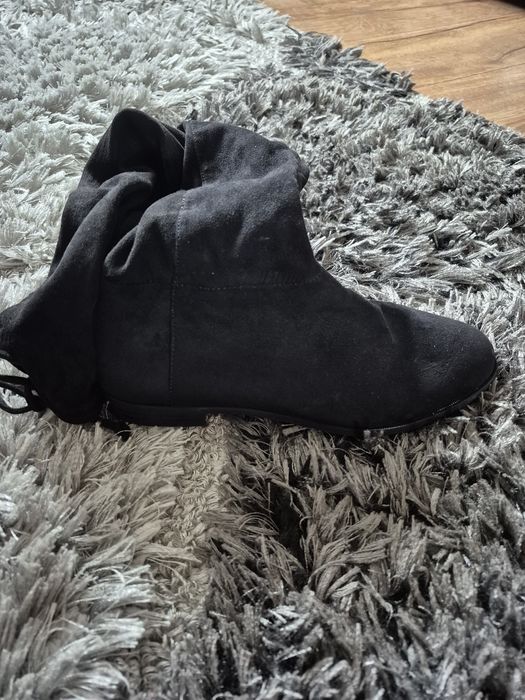 Vând cizme de primavara si vesta neagra din molton
