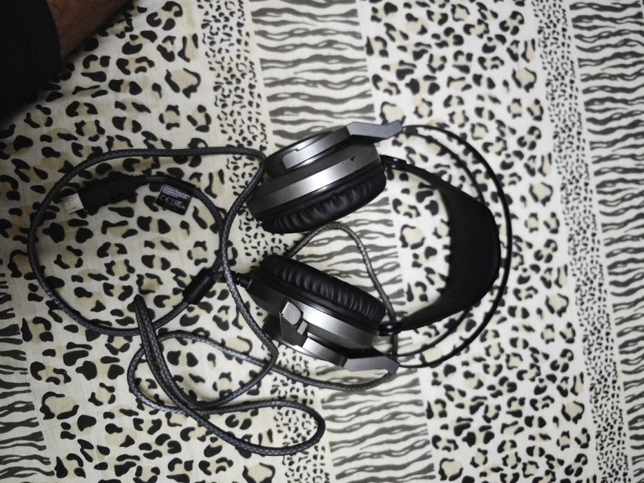 Продам наушники Bloody G437