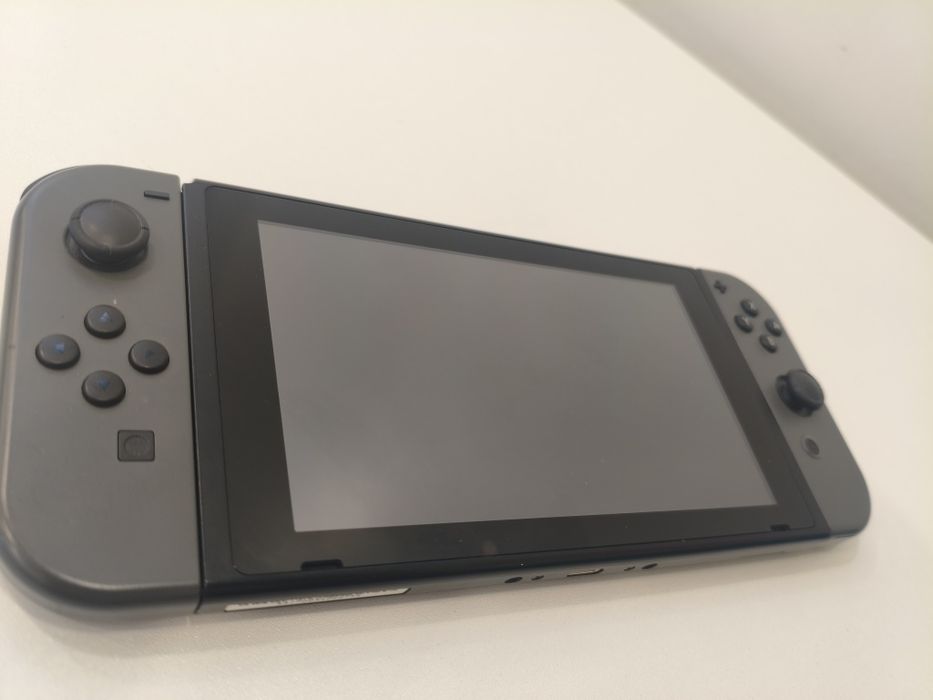 Nintendo switch продаю