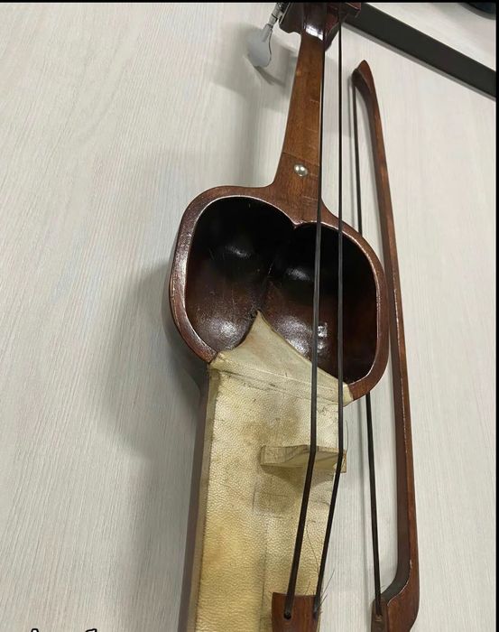 Қылқобыз сатылады.