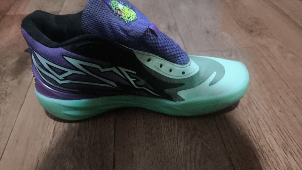 Продам баскетбольные кроссовки