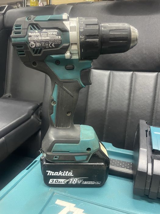 винтоверт безчетков  makita BL ddf484 куфар зарядно и 3а батерия