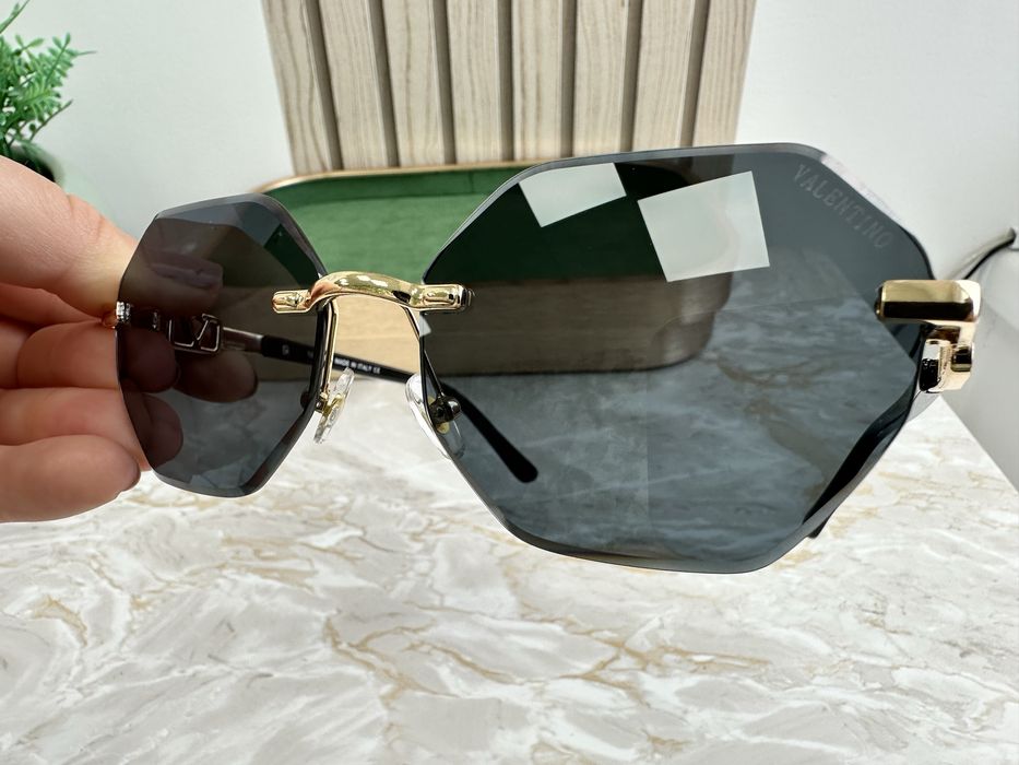 Ochelari de soare model Valentino