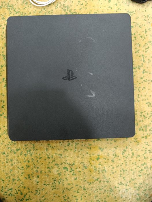 PS 4 slim срочно сотилади