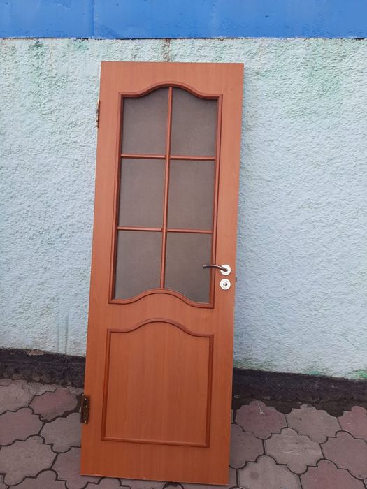 Продам деревянные двери .