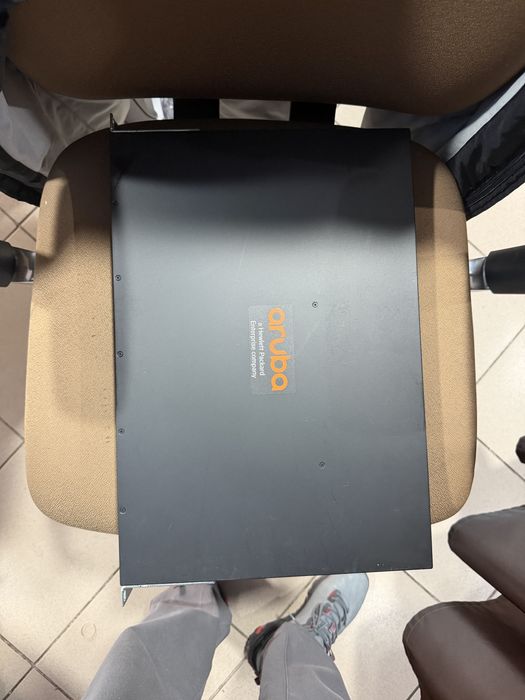 Vand switch hp aruba jl 256a 48g poe 4 sfp nefolosit