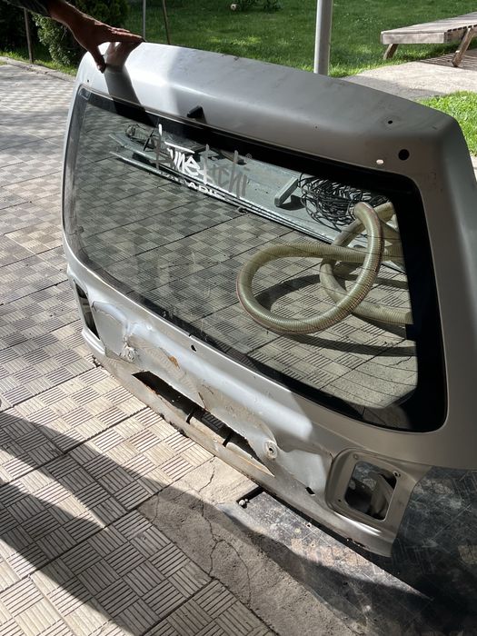 Продам Заднее стекло subaru forester sf5