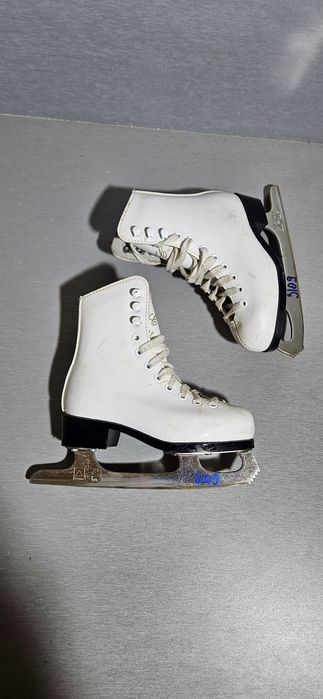 Patine 3109 gheata patinaj artistic   CCM marime 27-28  ( 17,5   cm lungime interioara).