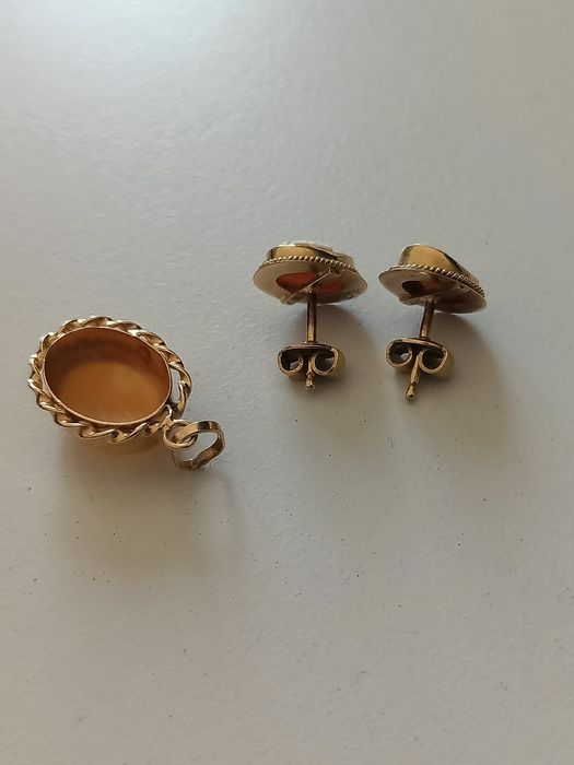 Cercei si pandant aur 18k cu camee ,3,6grame