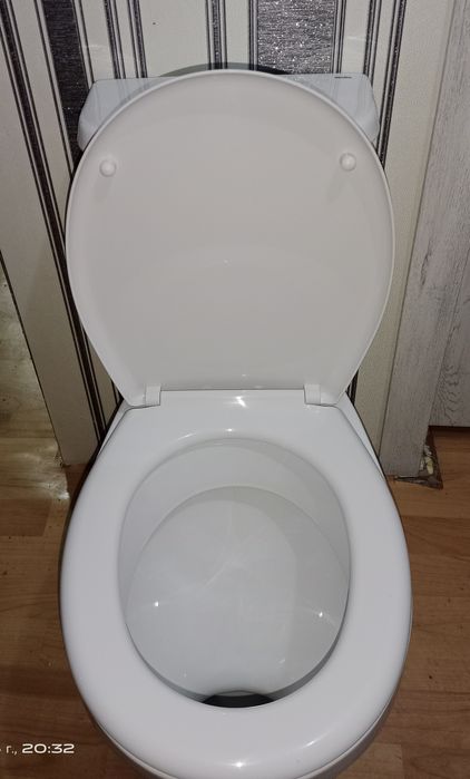 Продам унитаз  б/у.