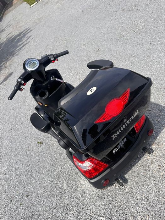 Scuter/carucior electric pentru varstnici sau persoane cu dizabilitati