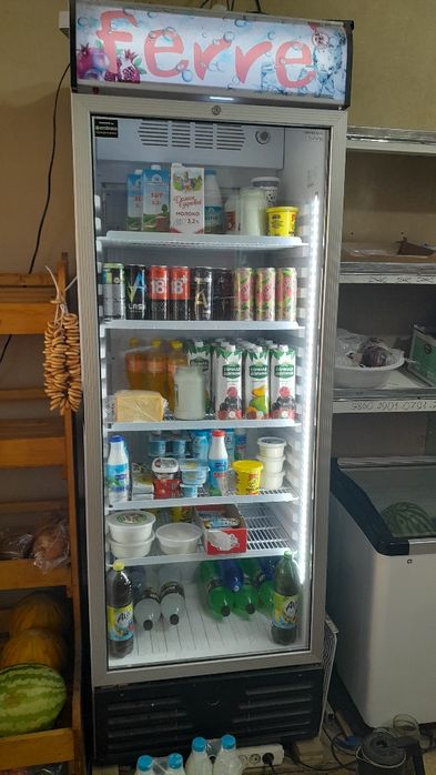 Витрина халаделник сотилади