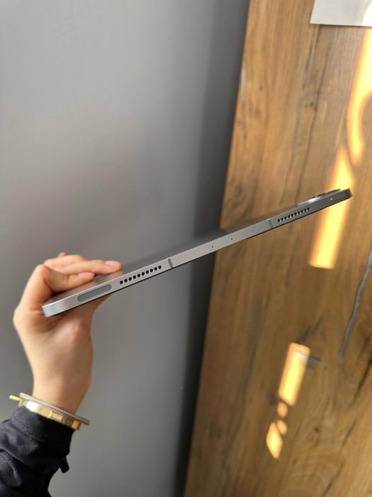 IPad pro 12.9-inch 128GB (6th Generation)