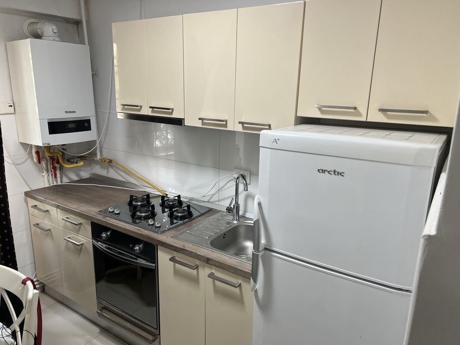 Vand bucatarie completa + electrocasnice in stare foarte buna