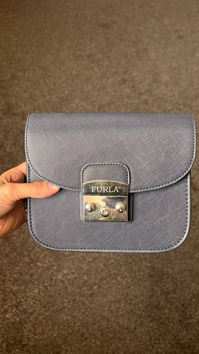 Сумки белая и темно синяя