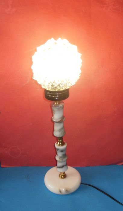 Нова настолна винтидж мраморна лампа с глобус и h=53см