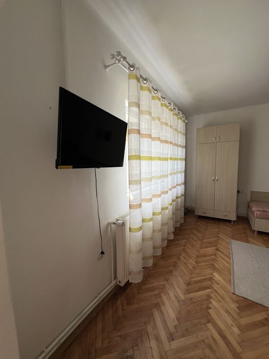 Inchiriere apartament 4 paturi + curte si terasa, echipe sau grupuri