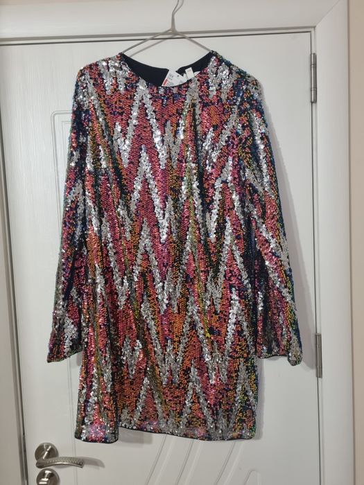 Празнични рокли с пайети