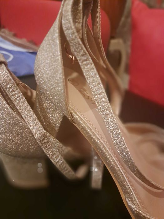 Обувки с каишки ..