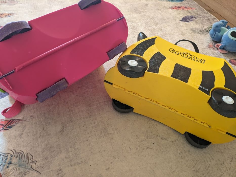 Детски куфар с колелца Тринки