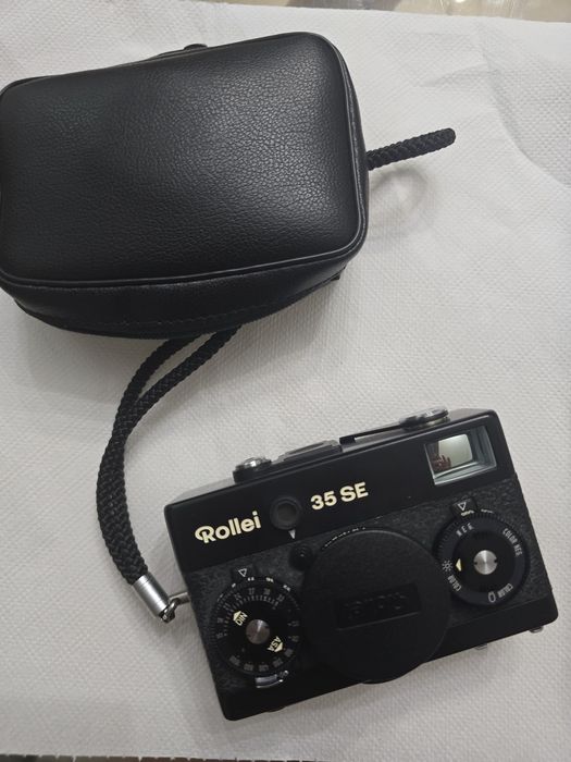 Продавам рядък филмов фотоапарат Rollei 35 SE (Made by Rollei Singapore) – Черен