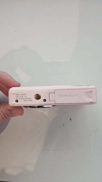 Розова дигитална камера