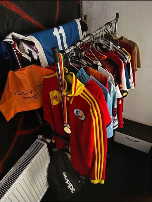 Colecție unică de tricouri de fotbal – peste 25 de modele!