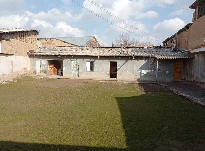 Anorzor Mahallada 7. 9 sotx yer srochna sotiladi