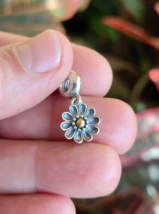 оригинален медальон PANDORA с гербери, материал сребро + 14К злато