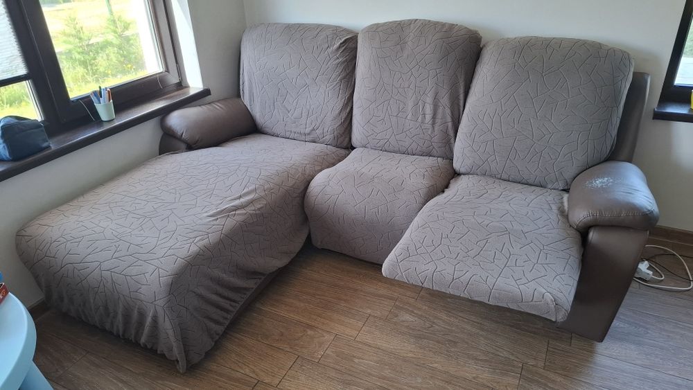 Продавам диван с лежанка и релакс. Нуждае се от претапициране.