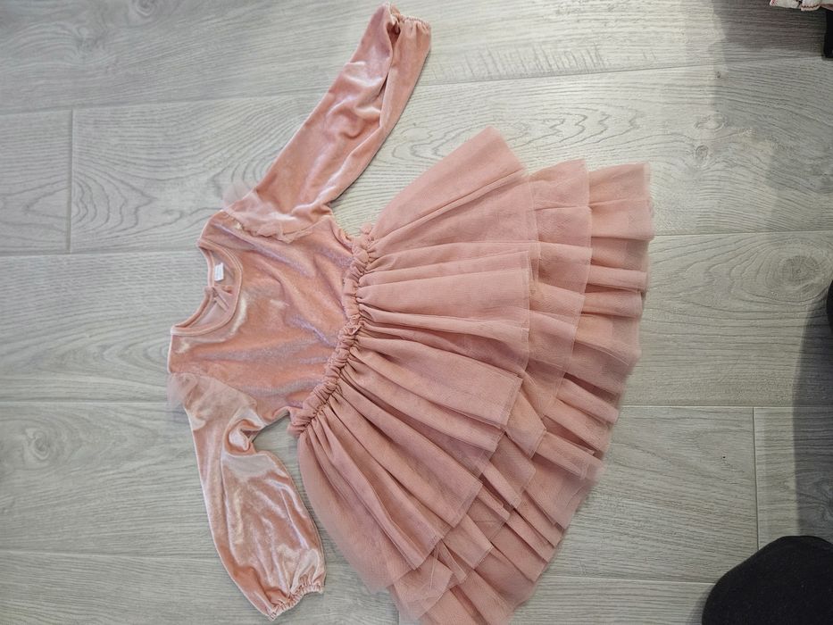 Дрехи за момиченце в нови или изключително запазени 104/110/116см