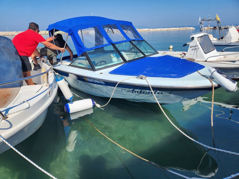 Barca 6 persoane Glastron Invader