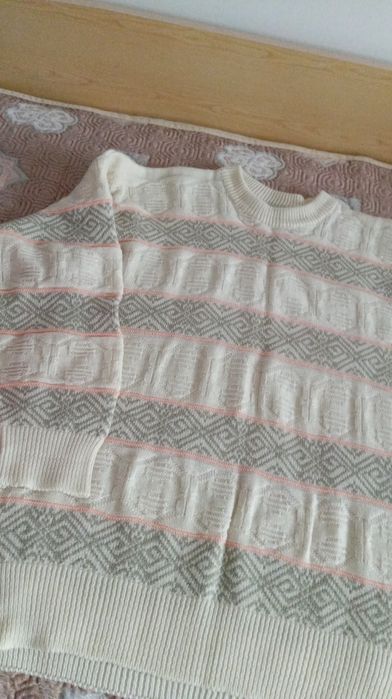 Младежки дамски вълнени блузи.