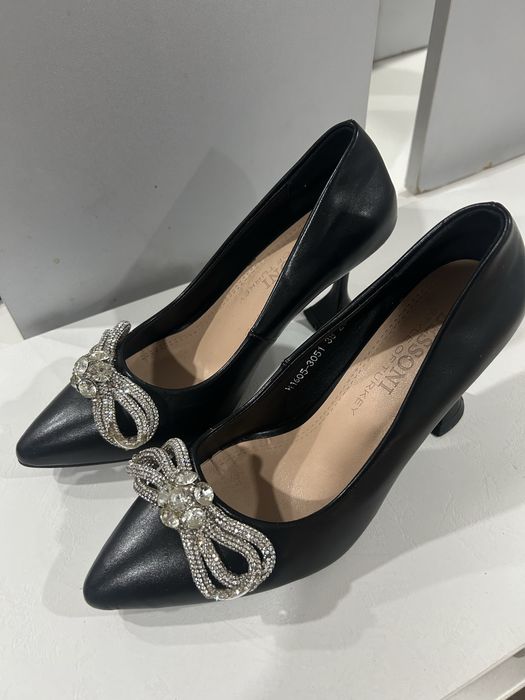 Продам женский туфли